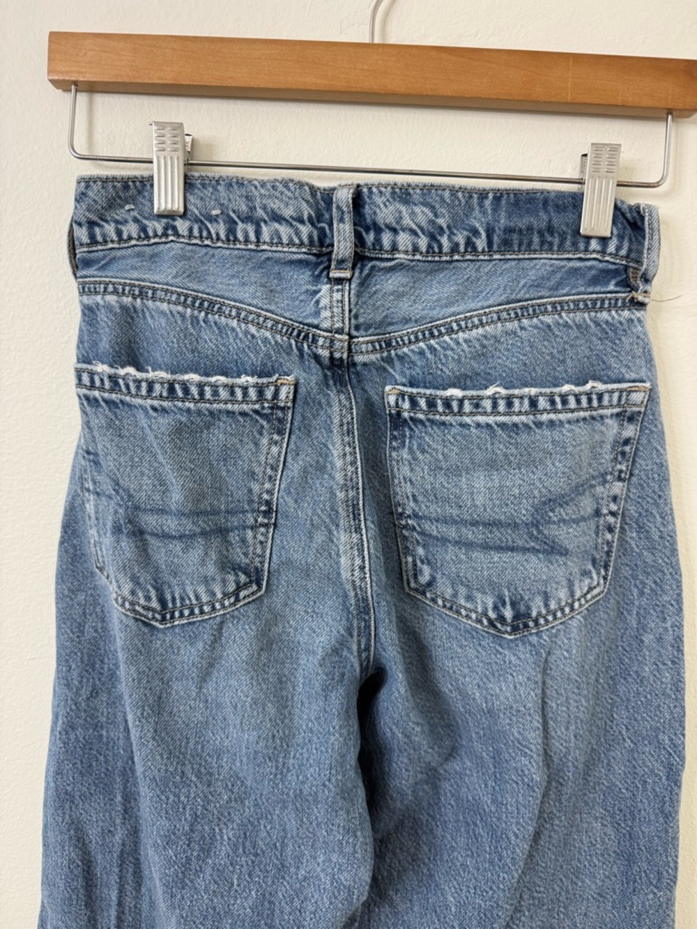 {000} American Eagle Super High-Rise Baggy Wide Leg Women's Jeans in Light Blue - Picture 5 of 9